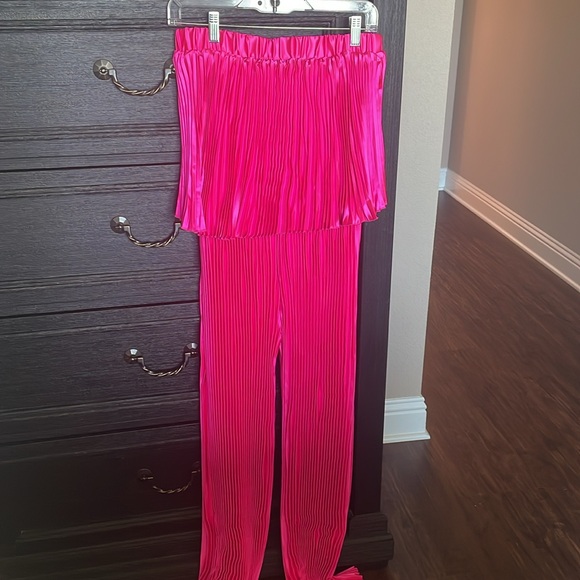 NWOT Pleated Jumpsuit Hot Pink - Picture 7 of 9